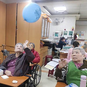 112.02.24 體能活動-拍氣球
