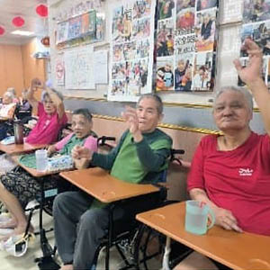 113.04.12 體能活動-銀髮健康操