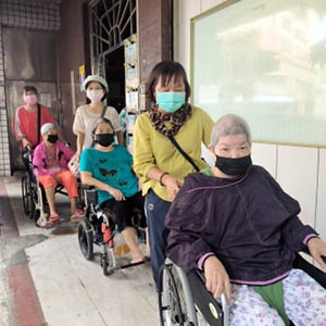 112.10.13 社居活動-美聯社採買