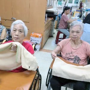 113.06.14 體能活動-銀髮毛巾操