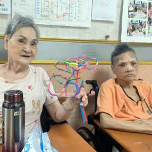 113.07.26 藝術創作-塑膠吸管花